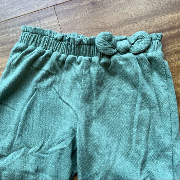 4 for $10 ๐ Carter's Bodysuit with Loose green Pants - Picture 6 of 8